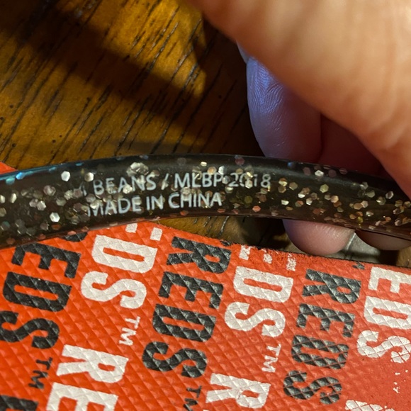 MLB Cincinnati Reds flip-flops. I am guessing on the size, between 6-7 - Picture 5 of 11